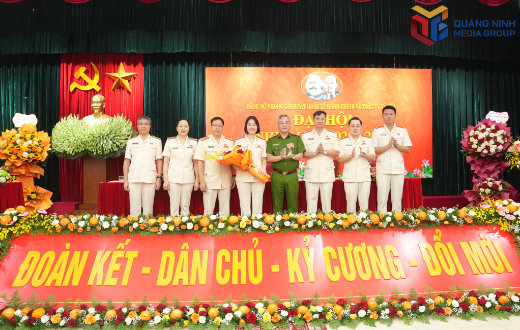 Ban Chấp hành Đảng bộ phòng Cảnh sát QLHC về TTXH, nhiệm kỳ 2025-2030 ra mắt Đại hội.