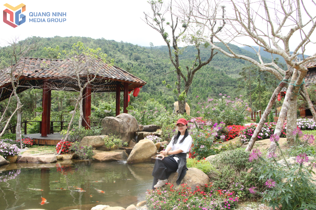 Không gianh xanh mát, rực rỡ sắc hoa tại Bình Liêu Farmstay.