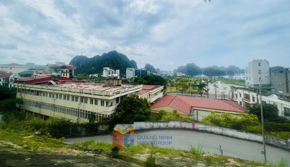 Khu vực xung quanh bệnh viện hiện nay có nhiều khu đất và công trình y tế đã xuống cấp, không còn sử dụng đúng chức năng hoặc sử dụng kém hiệu quả.
