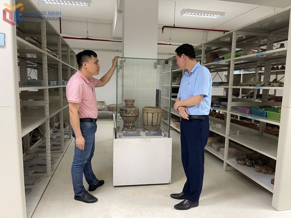 8 Bảo vật Quốc gia chưa được trưng bày cố định, hiện đang được bảo quản chặt chẽ tại kho cơ sở của Bảo tàng.