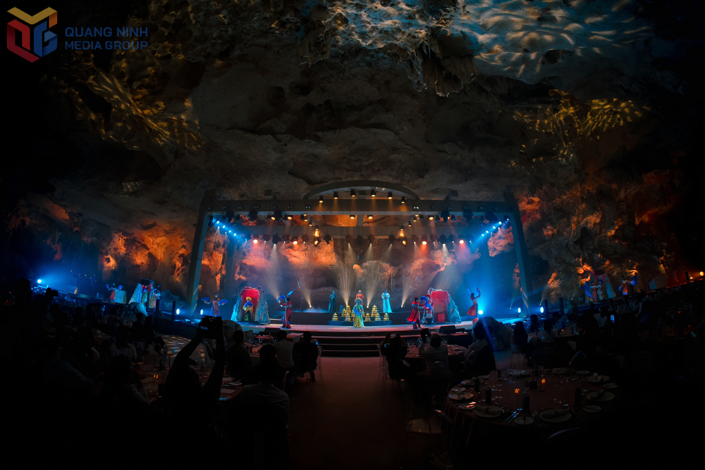 Show thực cảnh Đi tìm dấu ngọc.