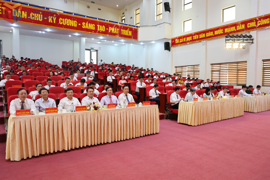 Các đại biểu tham dự hội nghị.
