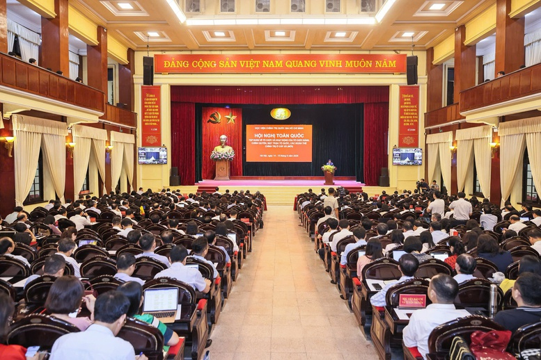 Hội nghị được kết nối trực tuyến từ điểm cầu chính Học viện Chính trị Quốc gia Hồ Chí Minh đến 11.000 điểm cầu trên cả nước với trên 1,5 triệu đại biểu tham dự - Ảnh: Chinhphu.vn