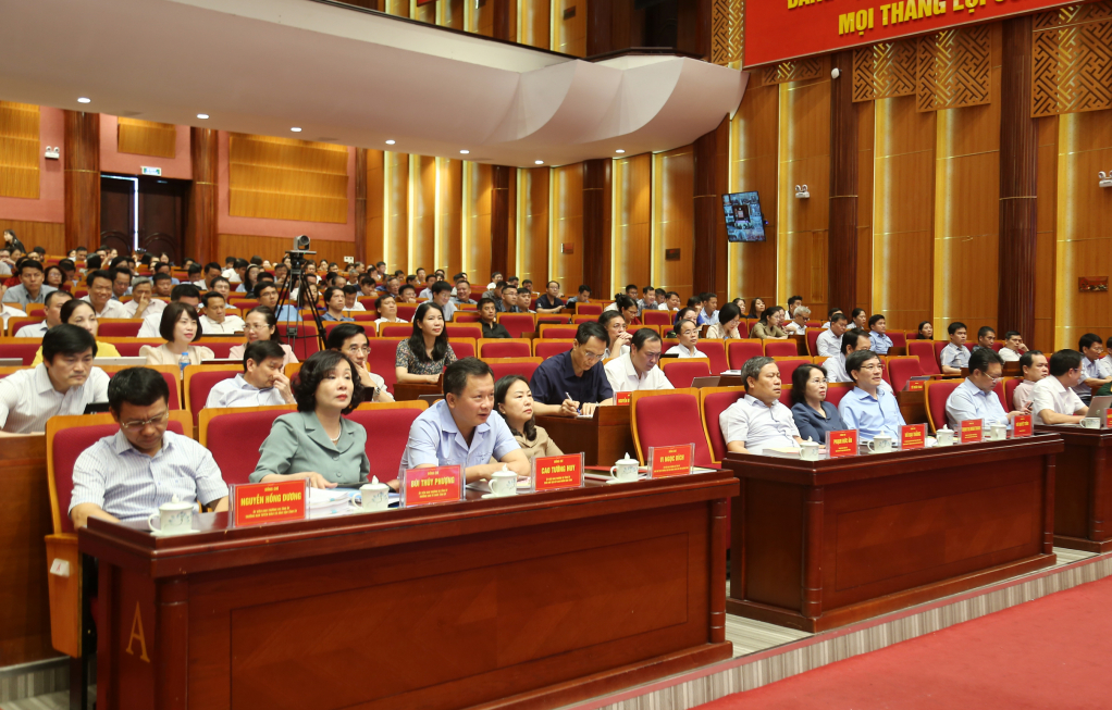 Các đại biểu tham dự hội nghị tại điểm cầu Quảng Ninh.