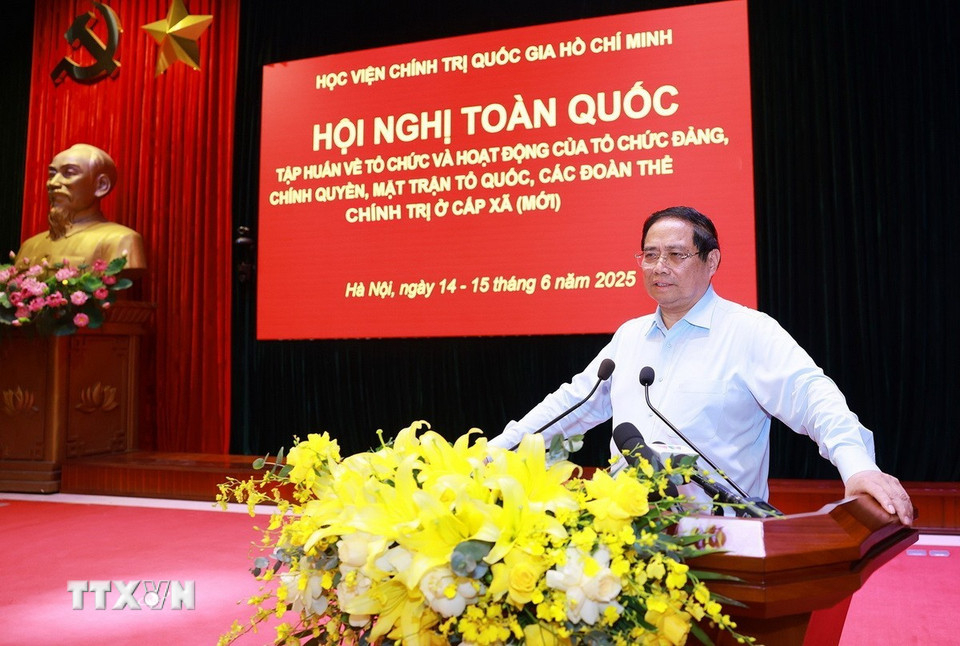 Thủ tướng Phạm Minh Chính phát biểu bế mạc Hội nghị toàn quốc tập huấn về tổ chức và hoạt động của tổ chức Đảng, chính quyền, Mặt trận tổ quốc Việt Nam, các đoàn thể chính trị ở cấp xã (mới). (Ảnh: Dương Giang-TTXVN)