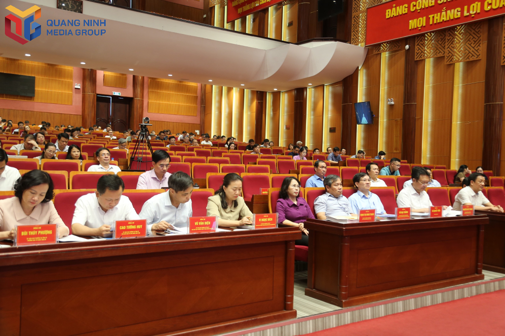 Các đại biểu tham dự hội nghị tại điểm cầu Quảng Ninh.