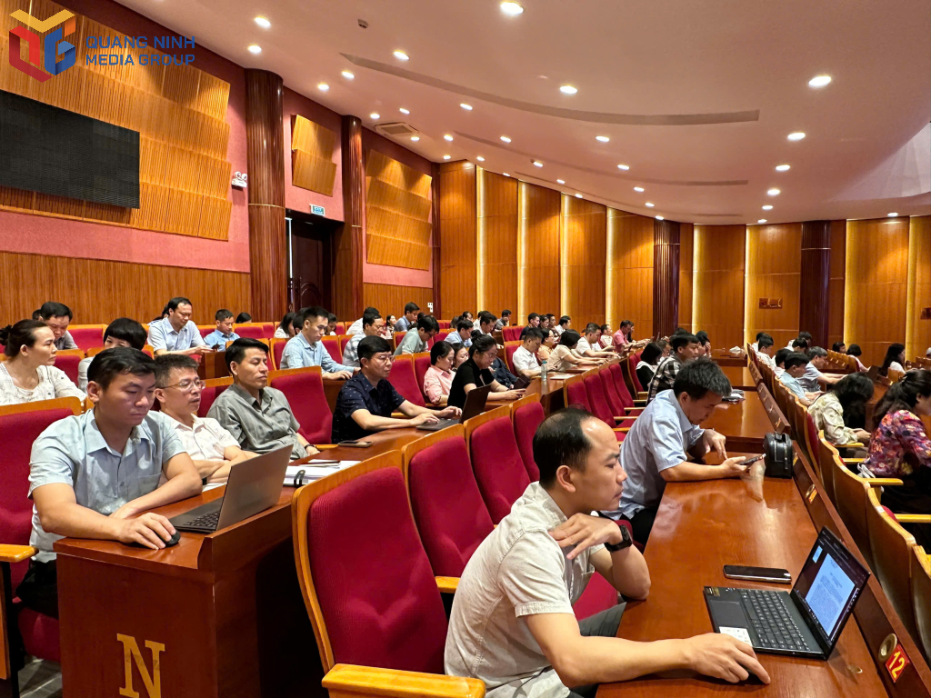 Tỉnh Quảng Ninh tham dự hội nghị tập huấn qua cầu truyền hình trực tuyến.