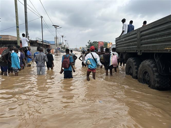 Ngập lụt tại Kinshasa, CHDC Congo. Ảnh: THX/TTXVN