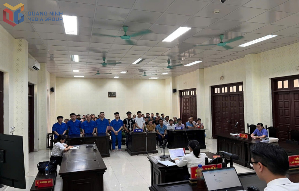 Các bị cáo tại phiên tòa.