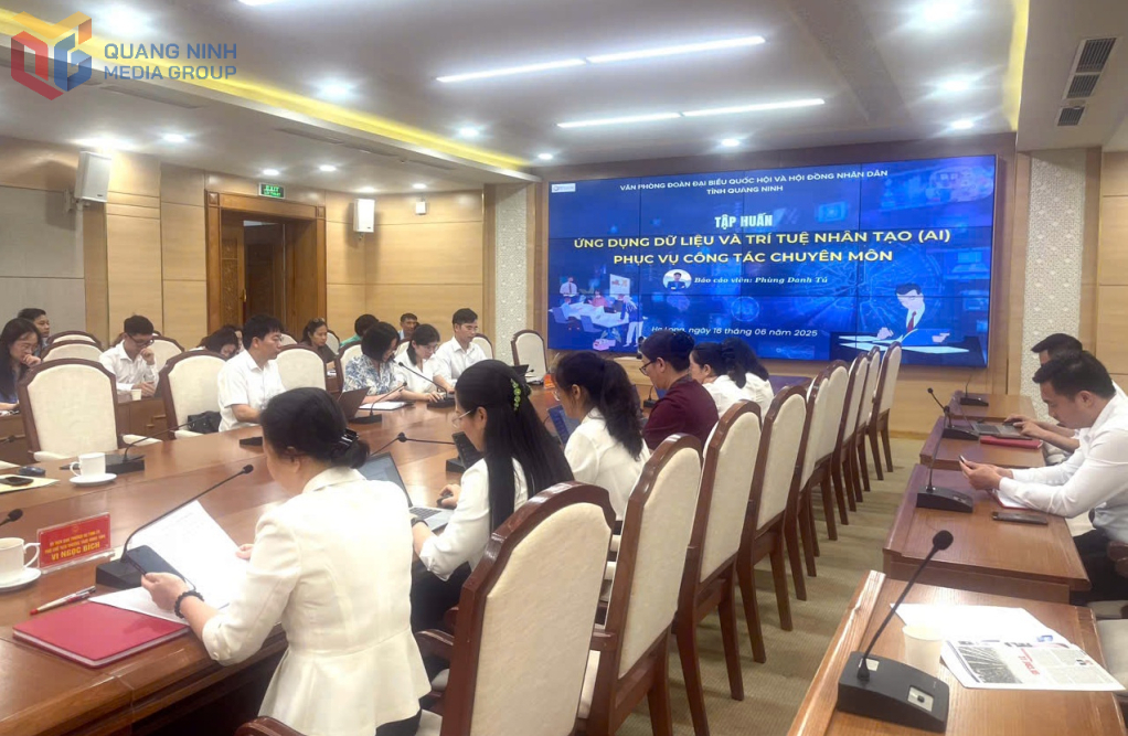 Quang cảnh buổi tập huấn 