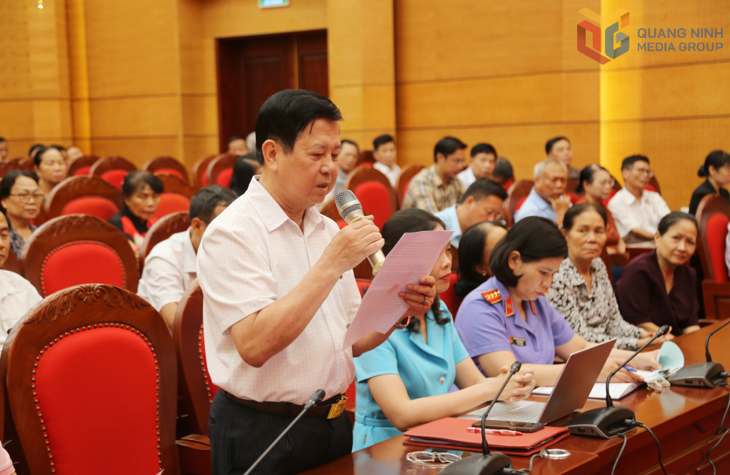 Ông Phạm Ngọc Đường, phường Hồng Gai, phát biểu tại hội nghị.