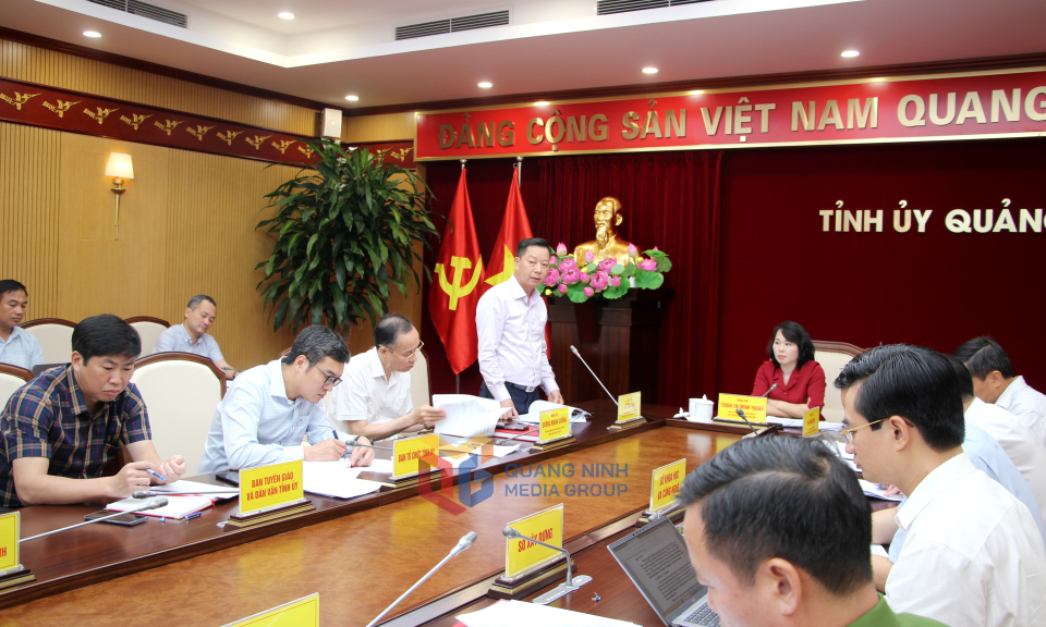 Đồng chí Lê Văn Ánh, Phó Chủ tịch HĐND tỉnh, phát biểu tại buổi làm việc.