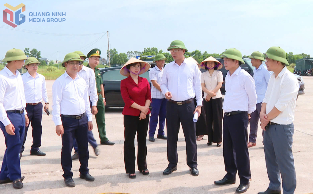 Lãnh đạo tỉnh kiểm tra công tác phòng chống bão số 3 tại huyện Hải Hà, tháng 9/2024. Ảnh: Minh Toàn