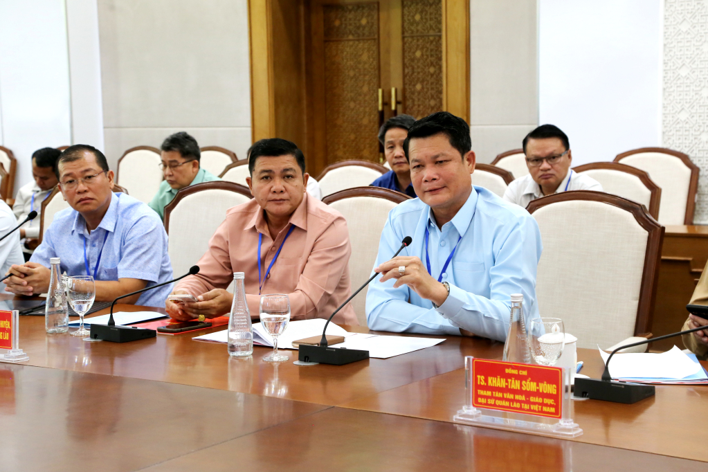 Thành viên Đoàn cán bộ Bí thư cấp huyện của Đảng Nhân dân cách mạng Lào đề nghị tỉnh Quảng Ninh chia sẻ một số kinh nghiệm trong thu hút đầu tư