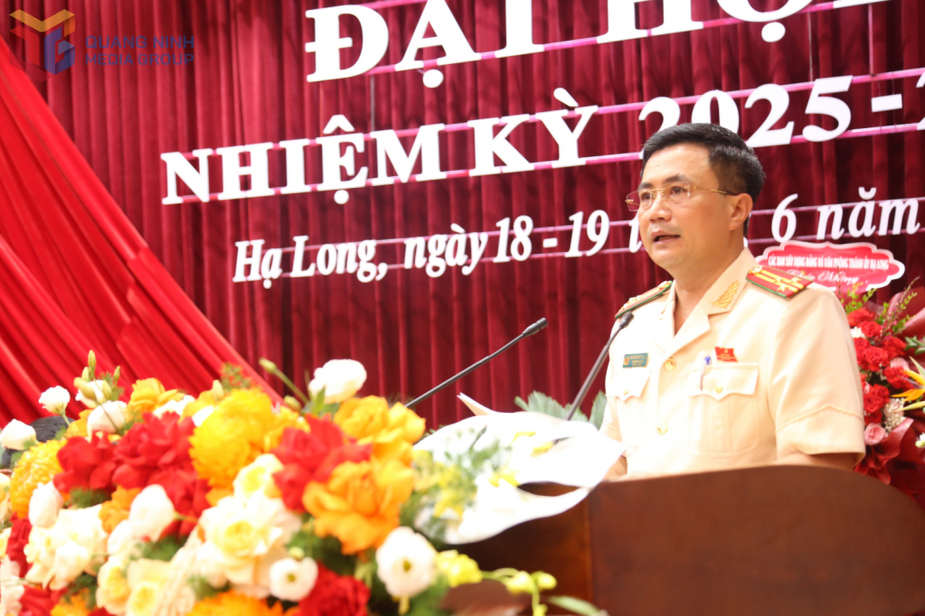 Thượng tá Nguyễn Duy Dũng, Bí thư Đảng ủy, Chánh văn phòng Cơ quan Cảnh sát điều tra trình bày báo cáo chính trị.