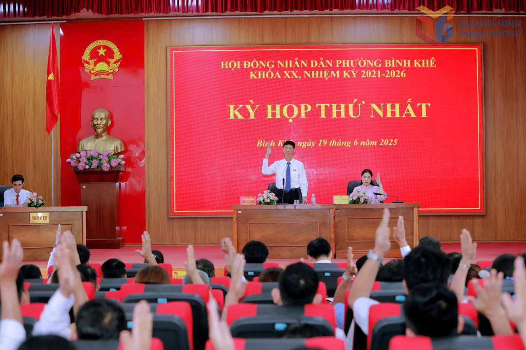 Phiên họp đầu tiên của Bình Khê.