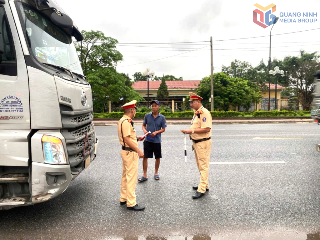 Phòng CSGT tiếp tục duy trì kiểm tra xử lý nghiêm các trường hợp lái xe vi phạm về nồng độ cồn, ma túy và các nhóm hành vi tiềm ẩn nguy cơ TNGT.
