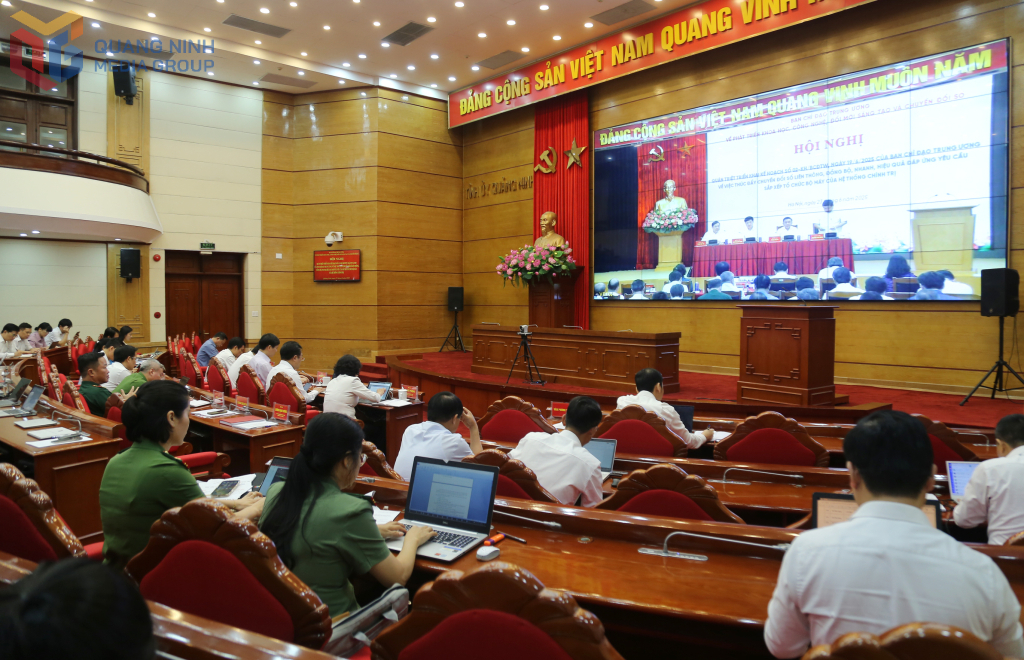 Tỉnh Quảng Ninh dự hội nghị qua cầu truyền hình trực tuyến.