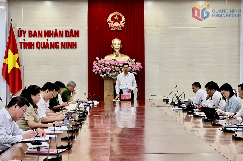 Đồng chí Vũ Văn Diện, Phó Chủ tịch Thường trực UBND tỉnh chủ trì hội nghị.