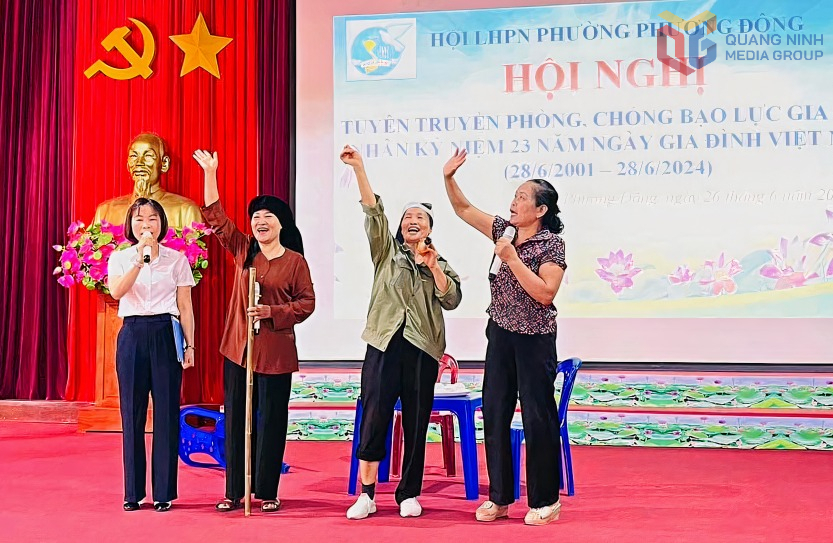 Tiểu phẩm về phòng chống bạo lực gia đình của Hội LHPN phường Phương Đông (TP Uông Bí). Ảnh: Vân Anh