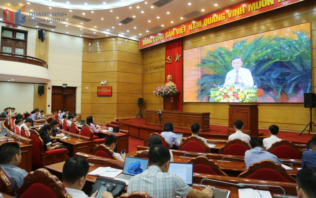 Tỉnh Quảng Ninh tham dự hội nghị qua truyền hình trực tuyến.