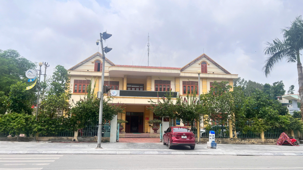 Các trụ sở dôi dư của thành phố Đông Triều cũng đã được bố trí vào mục đích an sinh. (Trụ sở phòng Tài nguyên và Môi trường cũ).