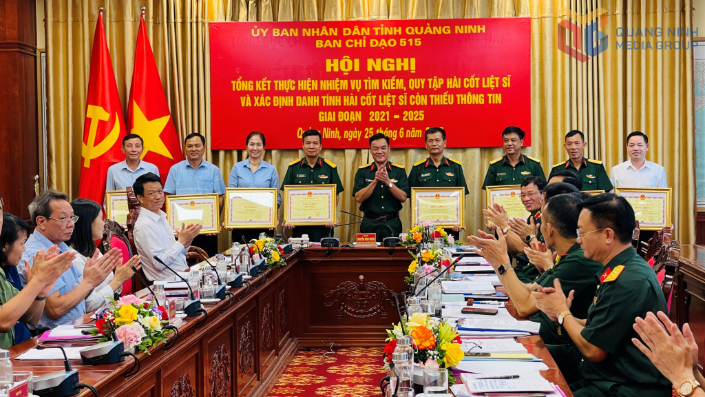 Các tập thể, cá nhân có thành tích xuất sắc trong thực hiện nhiệm vụ tìm kiếm, quy tập hài cốt liệt sĩ và xác định danh tính hài cốt liệt sĩ còn thiếu thông tin giai đoạn 2021-2025 được nhận bằng khen của Chủ tịch UBND tỉnh.