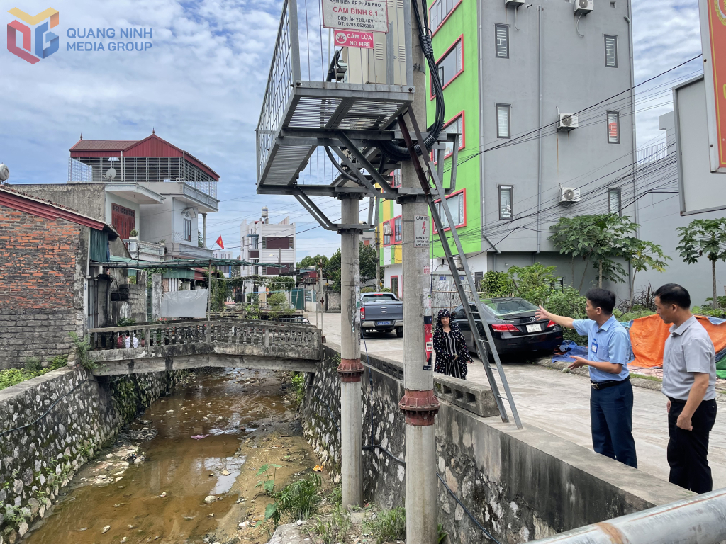 Tuyến suối Ba Toa (phường Cẩm Bình, TP Cẩm Phả) được nạo vét, thu gom rác, khơi thông dòng chảy sau khi có kiến nghị của cử tri. Ảnh: Hiểu Trân