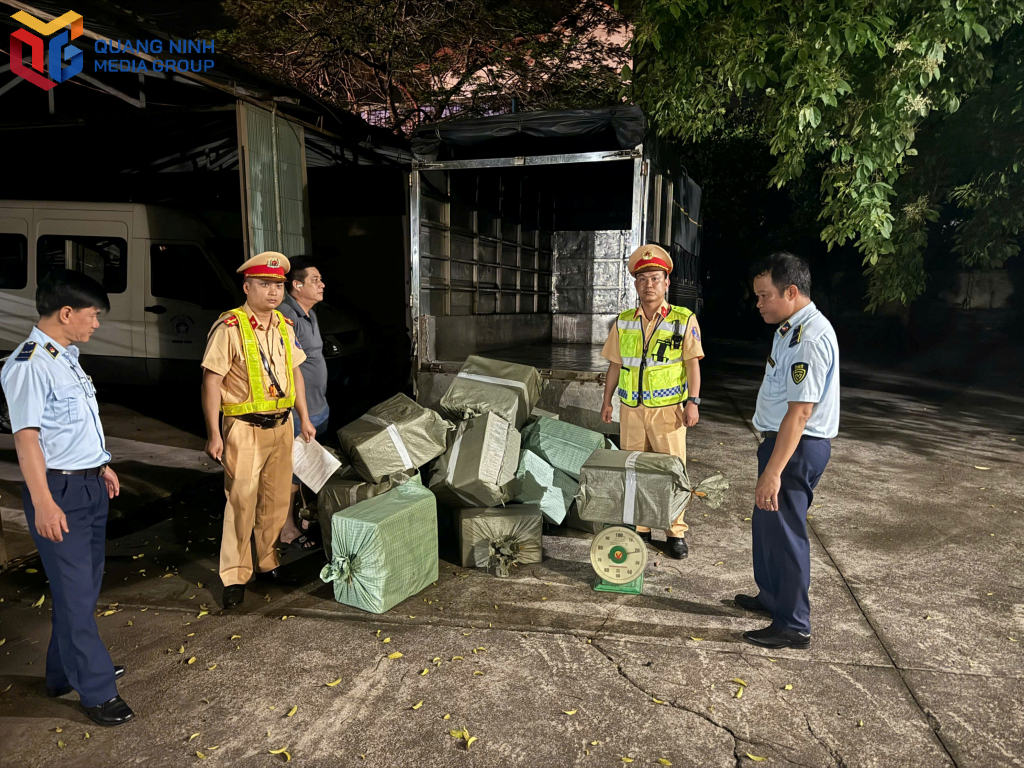 Trong tháng cao điểm chống hàng giả, chỉ riêng Đội CSGT Đường bộ số 3, Phòng CSGT (Công an tỉnh) đã phát hiện ngăn chặn bắt giữ hơn 20 tấn hàng hóa không rõ nguồn gốc, xuất xứ.