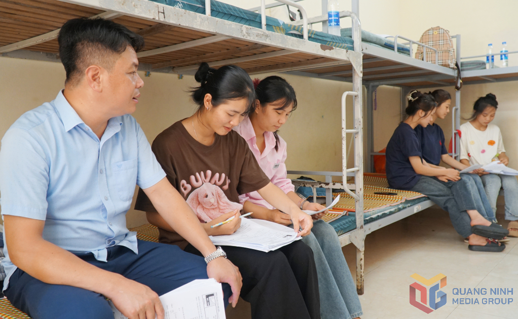 Với tinh thần tạo mọi điều kiện thuận lợi cho thí sinh dự thi, đặc biệt là thí sinh vùng khó khăn, vùng đồng bào dân tộc thiểu số, không để bất cứ thí sinh nào vì điều kiện kinh tế khó khăn, hay gặp cách trở về giao thông mà không được dự thi, 