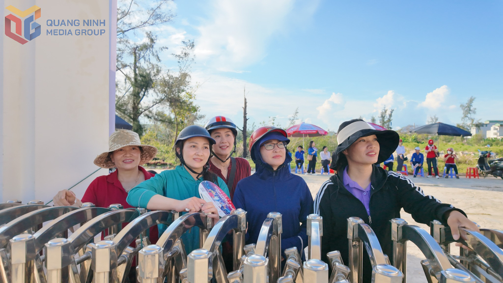 Các bậc phụ huynh luôn có mặt động viên, đồng hành cùng các thí sinh.
