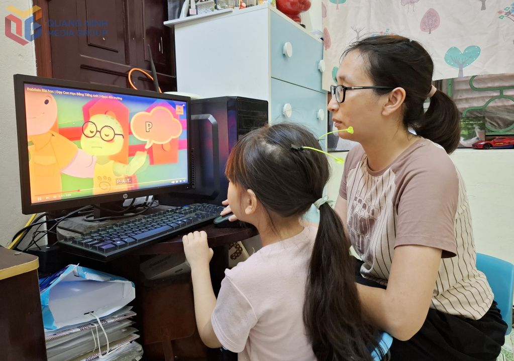 Nhờ công nghệ số các bậc phụ huynh có thể hỗ trợ con học tập tốt hơn.