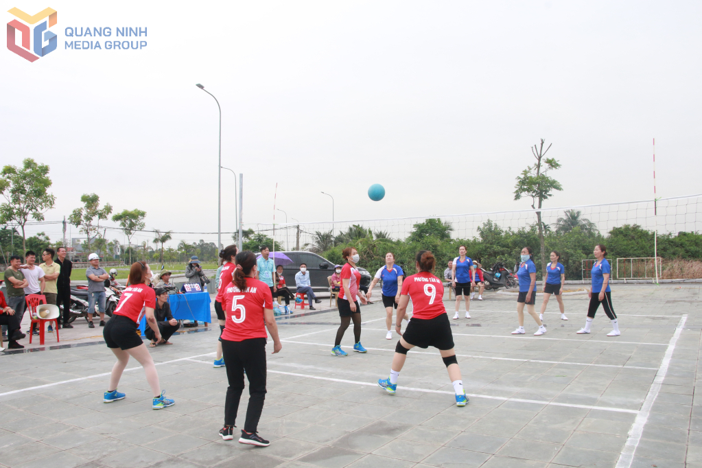 Hội viên phụ nữ trên địa bàn TX Quảng Yên thường xuyên tham gia giao lưu, thi đấu môn bóng chuyền hơi.