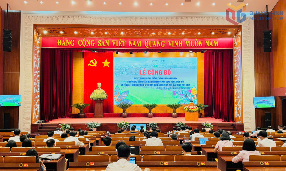 Quang cảnh lễ công bố.