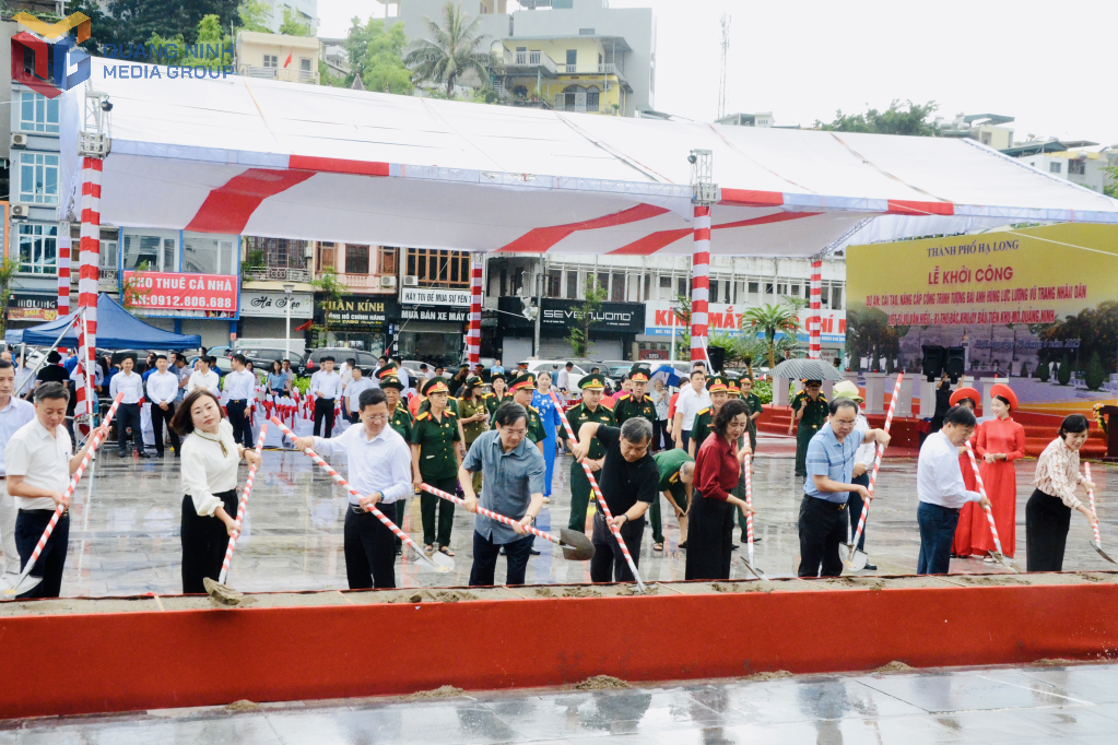 Các đại biểu động thổ dự án.