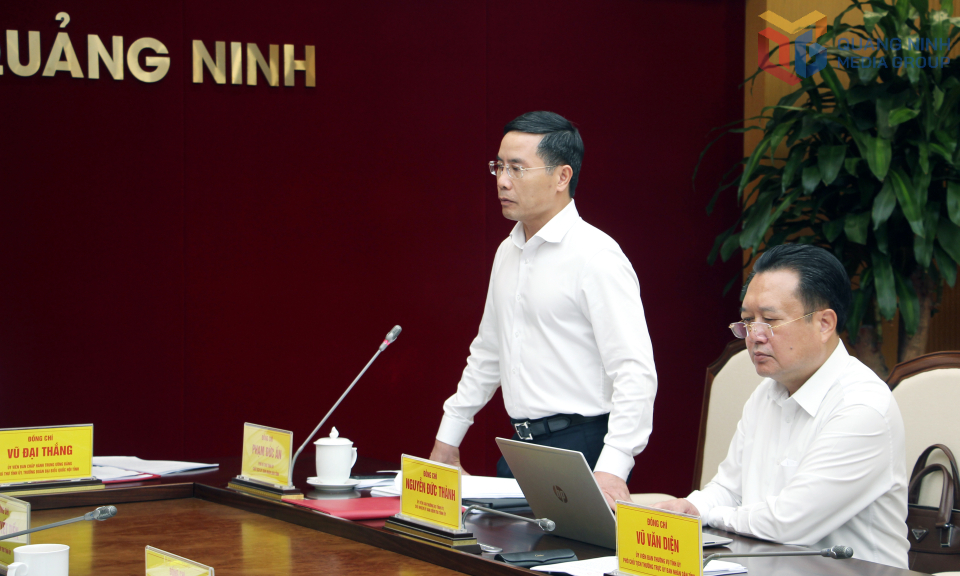 Đồng chí Phạm Đức Ấn, Phó Bí thư Tỉnh ủy, Chủ tịch UBND tỉnh, phát biểu tại hội nghị.