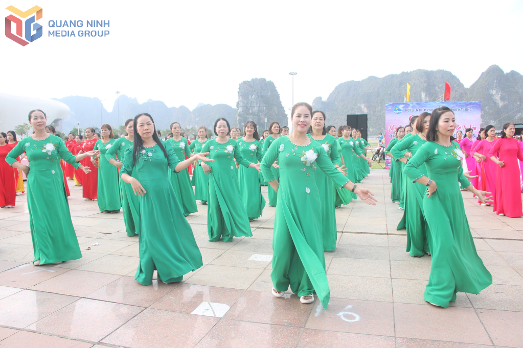 Các CLB dân vũ thu hút đông đảo hội viên, phụ nữ tại các khu dân cư tham gia rèn luyện sức khỏe, giao lưu gắn kết.