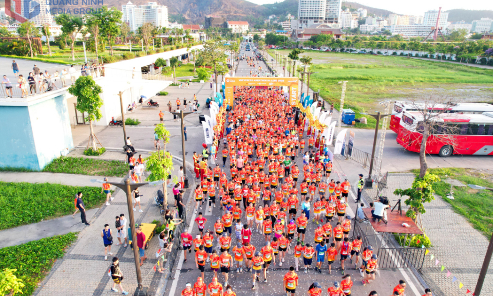 10.000 runner chinh phục đường chạy đẹp bên bờ Di sản