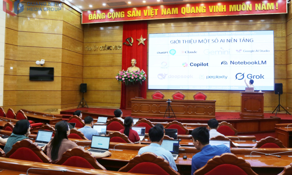 Ban Tổ chức Tỉnh ủy tập huấn ứng dụng dữ liệu trí tuệ nhân tạo (AI)