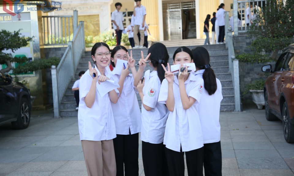 Thí sinh hoàn thành bài thi Ngoại ngữ, kết thúc ngày thi đầu tiên