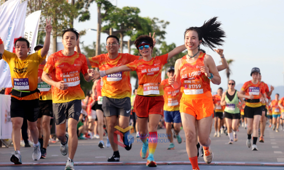 1多万名运动员参加2025年越南快讯下龙湾马拉松比赛