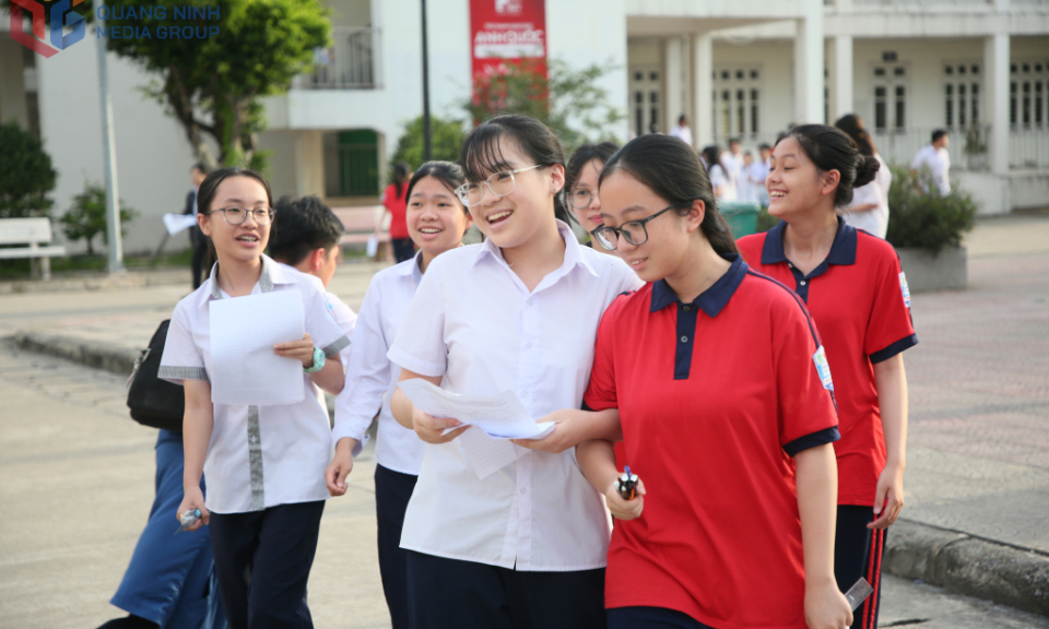 Các thí sinh hoàn thành 7 môn chuyên đầu tiên