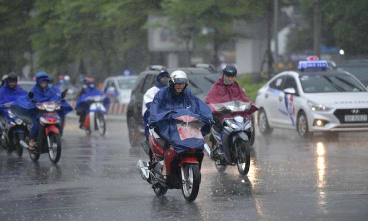 Thời tiết ngày 3/6: Miền Trung nắng nóng diện rộng, Bắc Bộ mưa lớn cục bộ chiều tối