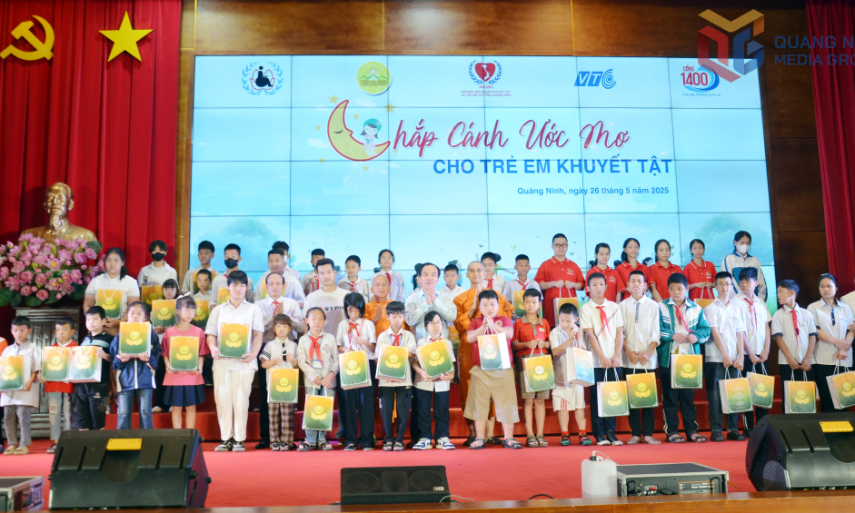 Đồng hành cùng học sinh khuyết tật, mồ côi có hoàn cảnh khó khăn