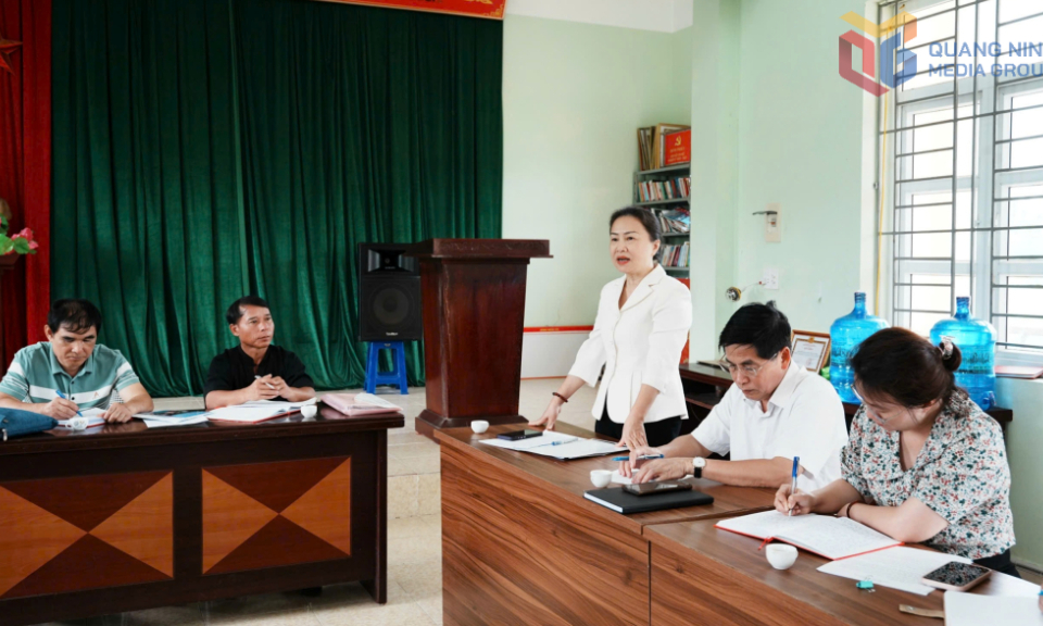 Phó Chủ tịch Thường trực HĐND tỉnh dự sinh hoạt chi bộ thôn Bản Pạt, xã Lục Hồn, huyện Bình Liêu