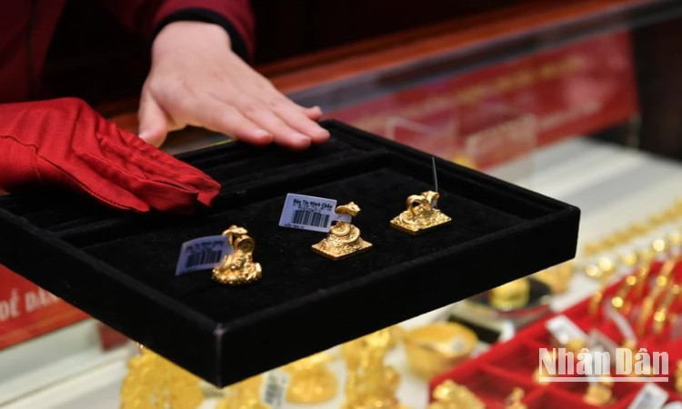 Giá vàng ngày 4/6: Vàng miếng SJC xuống mức 117,2 triệu đồng/lượng