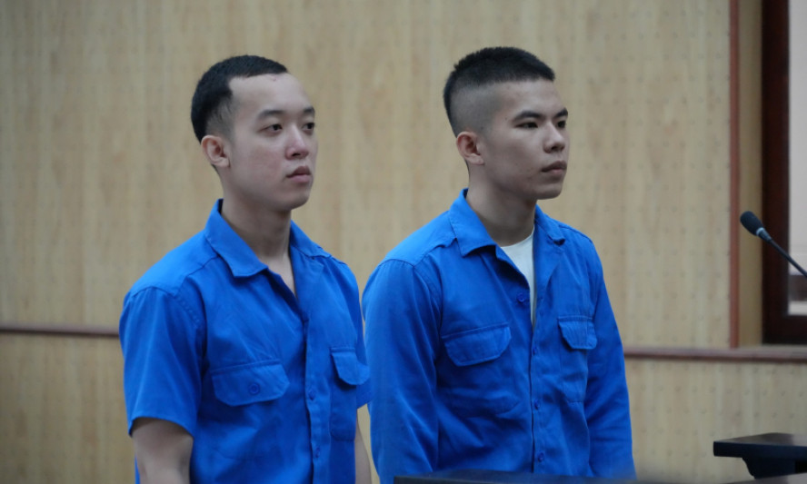 Chém người, hai thanh niên lãnh 32 năm tù