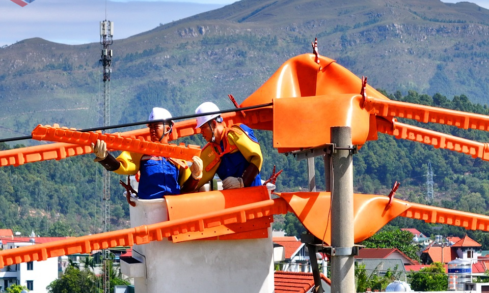Nhập khẩu điện qua đường dây 220kV Quảng Tây - Trung Quốc cấp điện cho Quảng Ninh