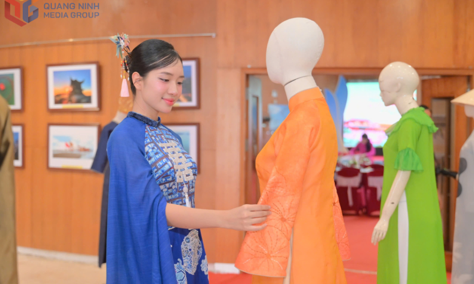 Đặc sắc triển lãm áo dài Việt Nam qua các thời kỳ