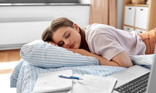 4 thay đổi thói quen ăn uống giúp sĩ tử ngủ ngon